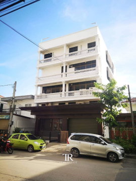 ให้เช่าอาคารสำนักงาน อ่อนนุช 70/1 | พื้นที่ใช้สอย 675 ตร.ม. | จอดรถ 4 คัน | ติดถนน | อ่อนนุช | 90,000 บาท/เดือน | LINE: @944hjngx | รหัส: UE0077