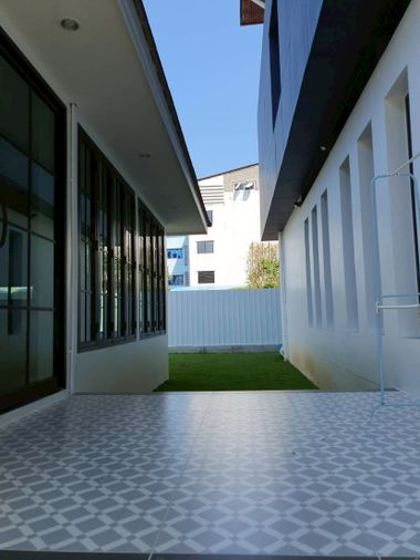 5-bed house for rent, 700 sqm, 250 sq wah, Phra Khanong