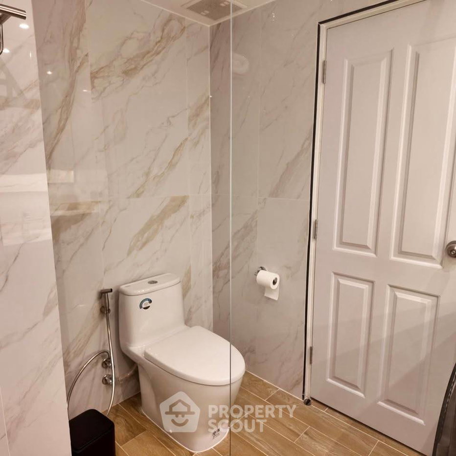 รูป ชั้น 22 คอนโดมิเนียม 1 ห้องนอน Sukhumvit Suite ขาย ใกล้ BTS Nana (ID 2514563) - รูปที่ 13/17