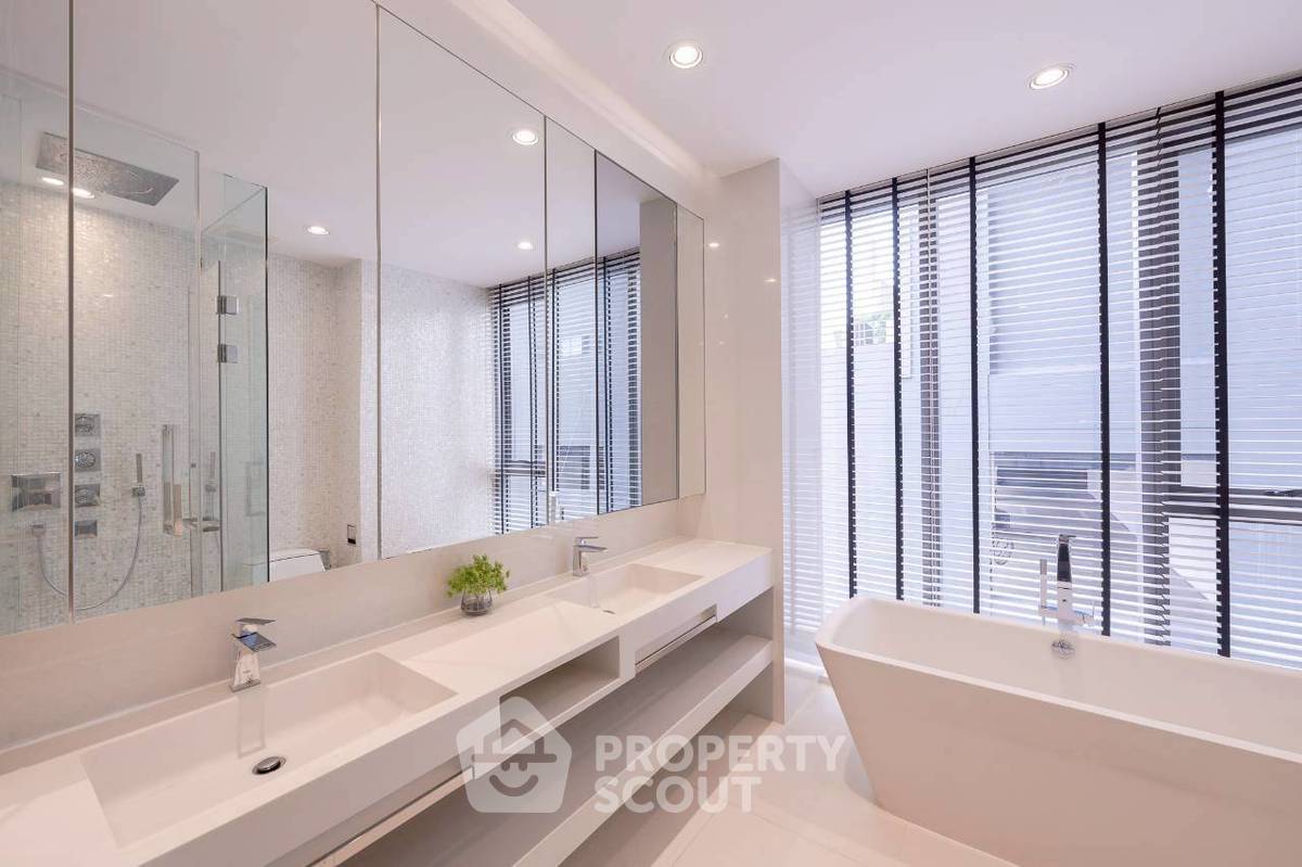 picture 2-BR Condo at Vittorio Sukhumvit 39 near BTS Phrom Phong (ID 3298640) - 14/36