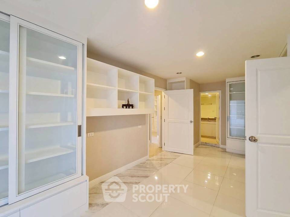 รูป คอนโด 3 ห้องนอน 250 ตร.ม. เลี้ยงสัตว์ได้ ที่ Grand Ville House 2 ใกล้ MRT Sukhumvit (ID 2857453) - รูปที่ 11/26