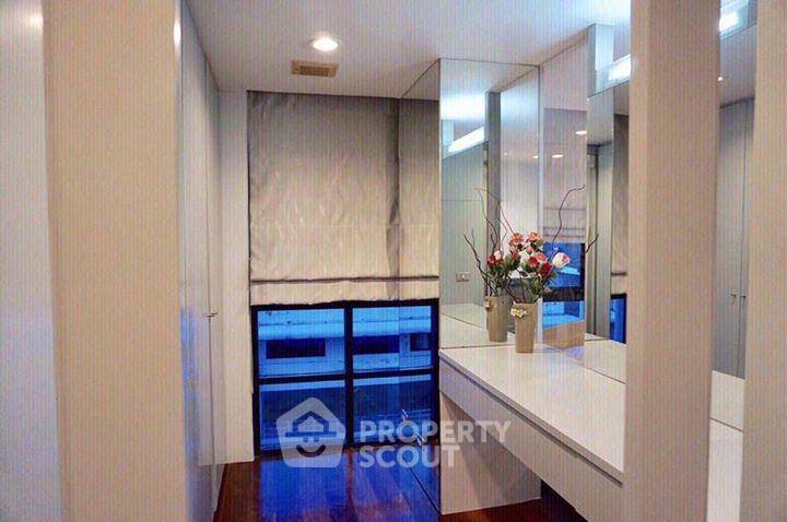 picture 2-BR Condo at Silom Terrace Condominium near BTS Sala Daeng (ID 2834752) - 4/8