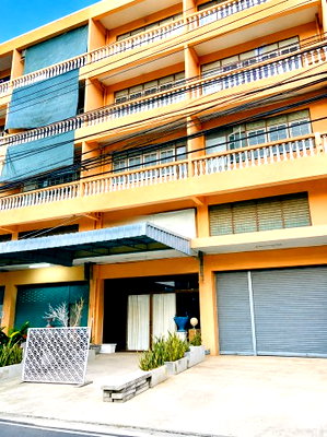 Shophouses for rent Panyapiwat Technological College : 			4.5-meter frontage 5-story building for rent (Charan 33–35 area) 17,999Baht/month.  700m from MRT FaiChai and 940m from MRT Bang Khun Non;          