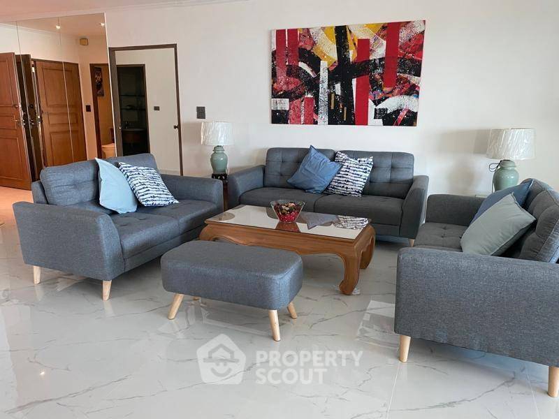 picture 3-BR Condo at Sathorn Gardens near MRT Si Lom (ID 2918176) - 3/8