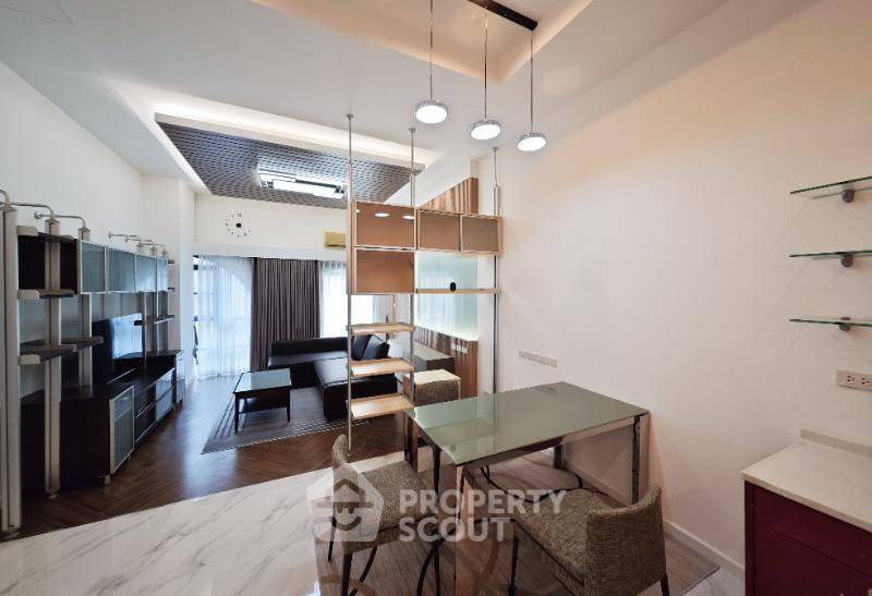 picture 2-BR Condo at Silom Terrace Condominium near BTS Sala Daeng (ID 2918262) - 2/4