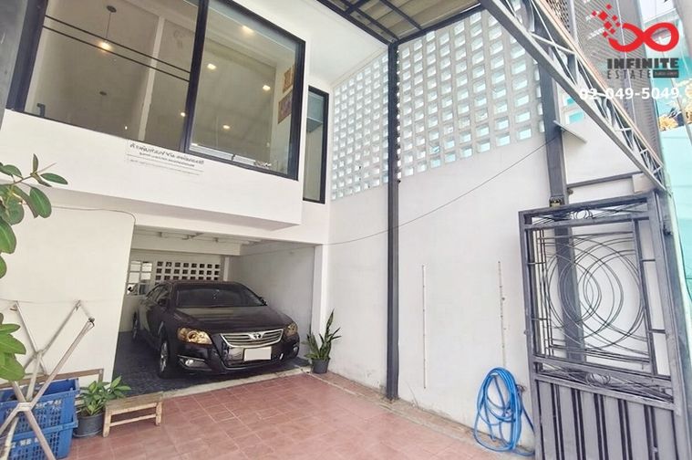 1-bed townhouse for sale, 14 sq wah, Phong Phet Pattana