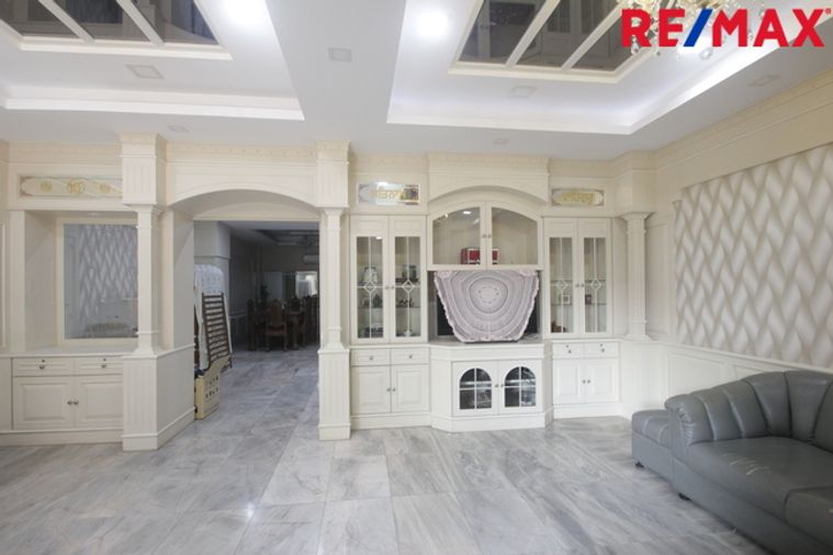 4-bed townhouse for sale, 258 sqm, 27 sq wah, Paradise Villa