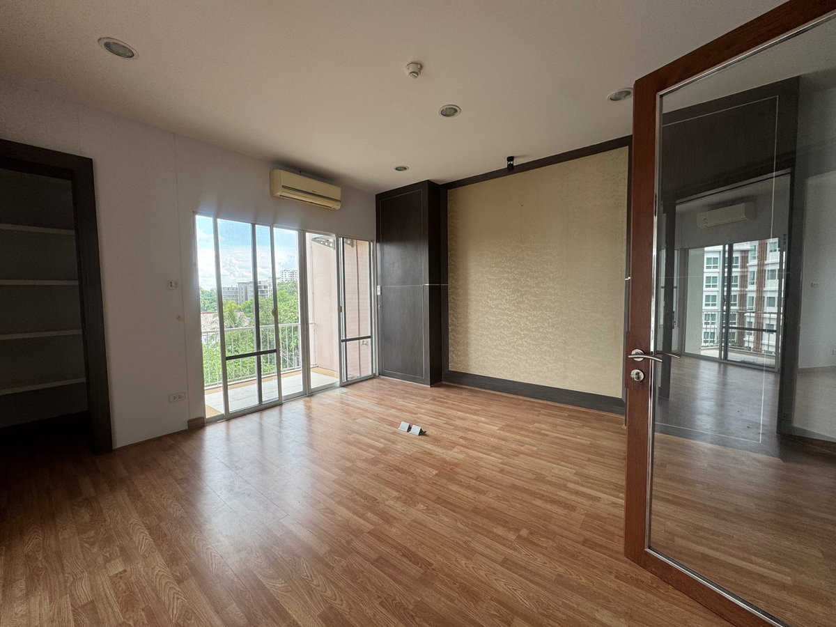 picture Bright Corner Duplex with Open Floor Plan & Abundant Natural Light — Quiet Residential Area, Flood-Free & Great Value per Sq.m. - 7/11