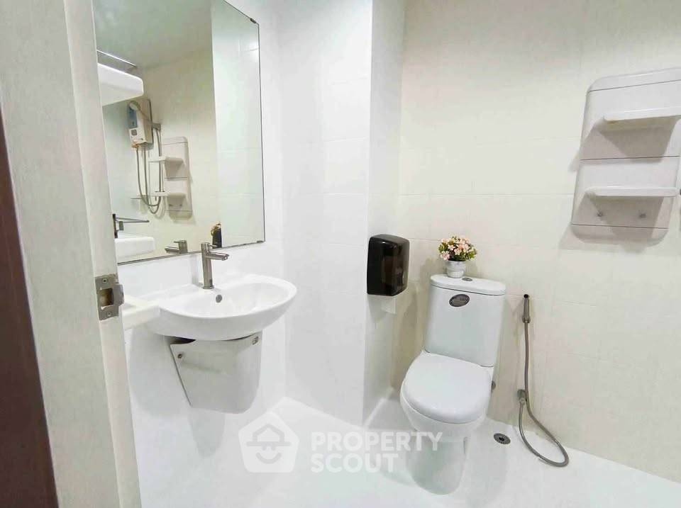picture 1-BR For Sale At Double U Condominium, Lat Phrao (ID 3201973) - 12/15