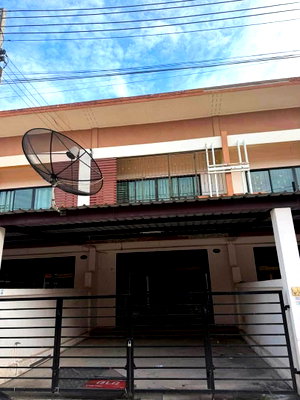 ทาวน์โฮม อมตะนคร : ขายทาวโฮม 2ชั้น  3 ห้องนอน   ทำเลพานทอง