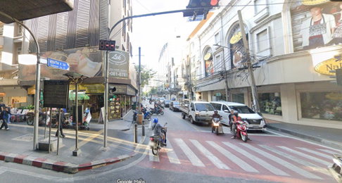ขายที่ดินพร้อมสิ่งปลูกสร้าง สุขุมวิท 24 ใกล้รถไฟฟ้า 500 เมตร เหมาะสร้างบ้าน โรงแรม อพาทเม้นท์ สนใจติดต่อ 082-852-6363
