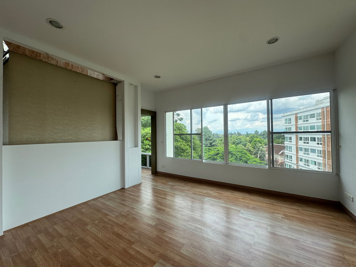 picture Bright Corner Duplex with Open Floor Plan & Abundant Natural Light — Quiet Residential Area, Flood-Free & Great Value per Sq.m. - 5/11