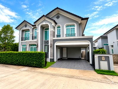 Houses for rent ดรีมเวิลด์ : Luxury house Grandio Future Rangsit (64 sq.wa), 5 bedrooms, fully furnished, near Future Park Rangsit.