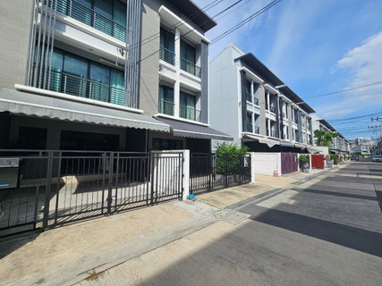 รูปภาพ Townhouse for Rent, Baan Klang Muang Ramkhamhaeng 39, Fully Furnished