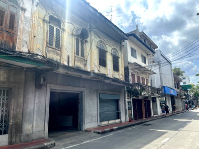 Shophouses for rent Rama 4 Road : Song Wat House | 800 Sq.m. Commercial Space for Rent, Directly on Song Wat Road with Chao Phraya Riverfront