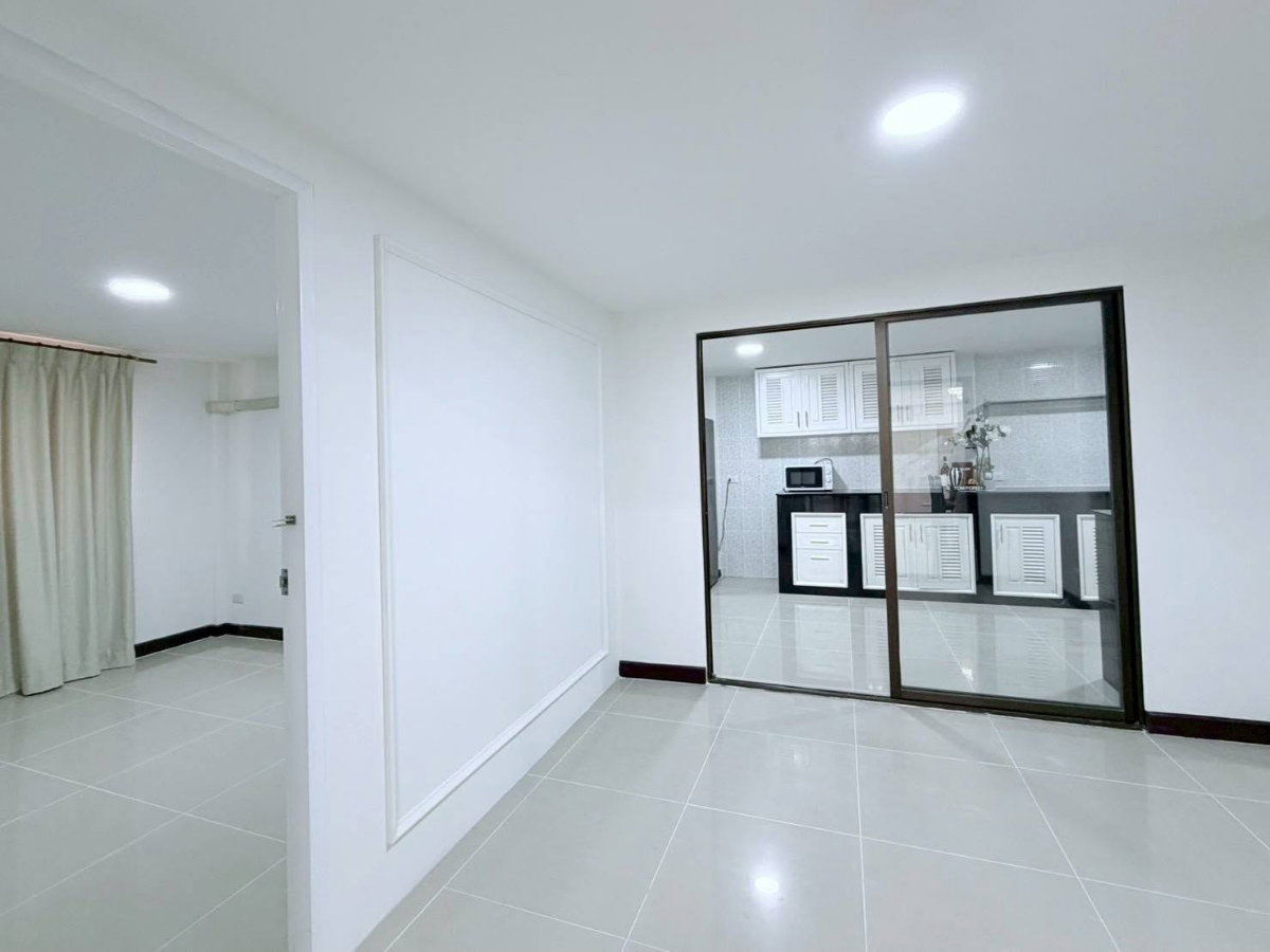 รูป ให้เช่า บ้านเดี่ยว ใจกลางรัชดา–ห้วยขวาง | 6 ห้องนอน 4 ห้องน้ำ | Pet Friendly | รับต่างชาติ | ใกล้โรงเรียนนานาชาติ - รูปที่ 22/24