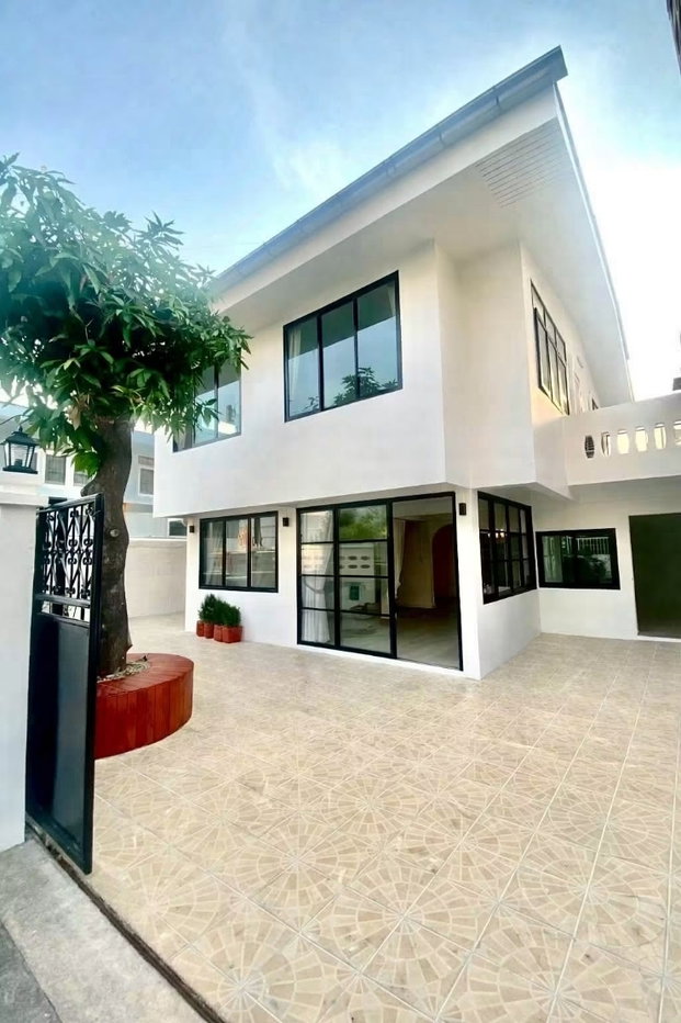 รูป 🏡✨ บ้านเดี่ยวห้วยขวาง–สุทธิสาร ให้เช่า พร้อมเฟอร์
📌 80,000บาท | Huai Khwang – Sutthisan
📍 ทำเลใกล้ CBD รัชดา เดินทางสะดวก ใกล้ MRT - รูปที่ 1/8