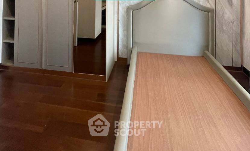 picture 3-BR Condo at The Crest Phahonyothin 11 near BTS Ari (ID 3221990) - 1/3