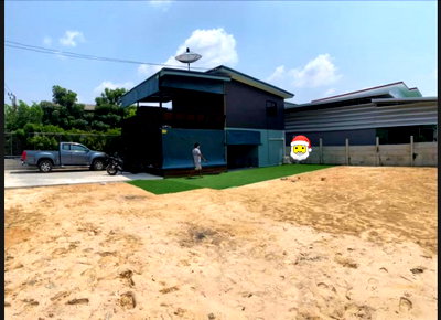 เช่าบ้านเดี่ยว นิคมบางปู : 🏡✨ ให้เช่า! พูลวิลล่าส่วนตัว ย่านลาดกระบัง ใกล้สุวรรณภูมิ 3 ห้องนอน 2 ห้องน้ำ พร้อมสระว่ายน้ำส่วนตัว ใช้เวลาเพียงประมาณ 15 นาที ถึงสนามบินสุวรรณภูมิ