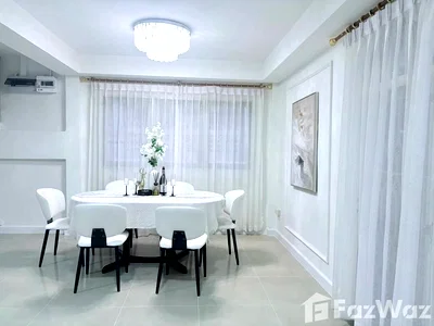 Houses for rent Bangkok : 6 Bedroom House for rent in Huai Khwang, Bangkok  6776357