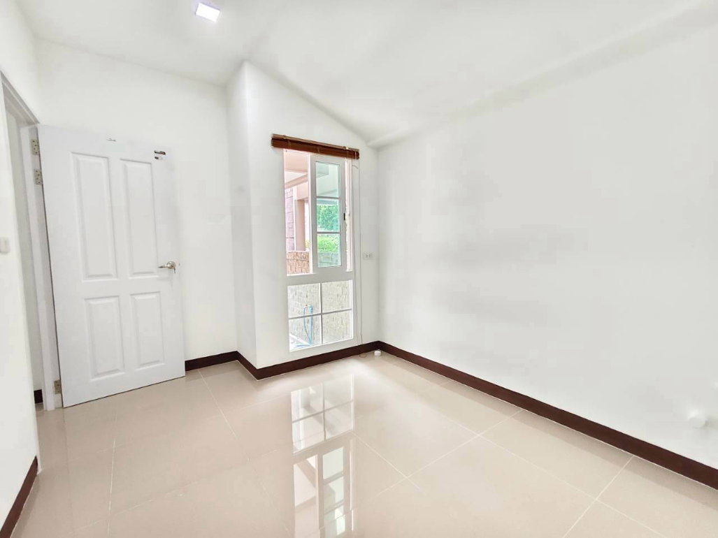 รูป ขายด่วน บ้านสวย Golden Neo บางนา-สวนหลวง 4 ห้องนอน 3ห้องน้ำ 2ห้องครัว 2 จอดรถ เพียง 5.2 ลบ. - รูปที่ 11/20