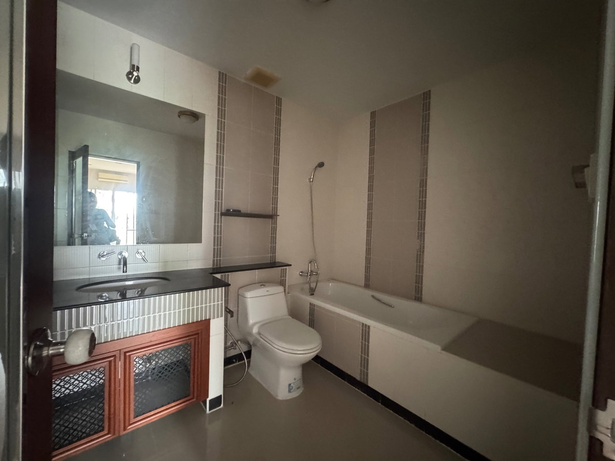 picture Bright Corner Duplex with Open Floor Plan & Abundant Natural Light — Quiet Residential Area, Flood-Free & Great Value per Sq.m. - 9/11