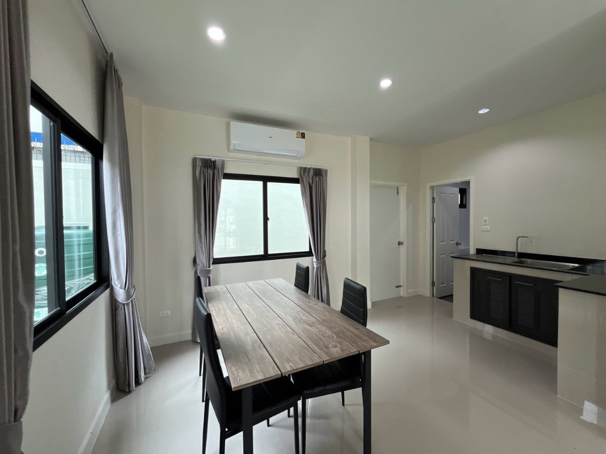 รูป 🏡🔥 ด่วน! ให้เช่า บ้านเดี่ยว 2 ชั้น CPN นิน วงแหวน–ลำลูกกา คลอง 6 4 ห้องนอน 3 ห้องน้ำเฟอร์นิเจอร์และเครื่องใช้ไฟฟ้าบางส่วน เดินทางสะดวก - รูปที่ 3/8