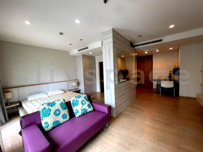 Condos for rent : ▚ L06C4Pツ FOR RENT Noble Remix Studio 40sqm New Wallpaper Train View Direct BTS Thong Lo Negotiable✨
