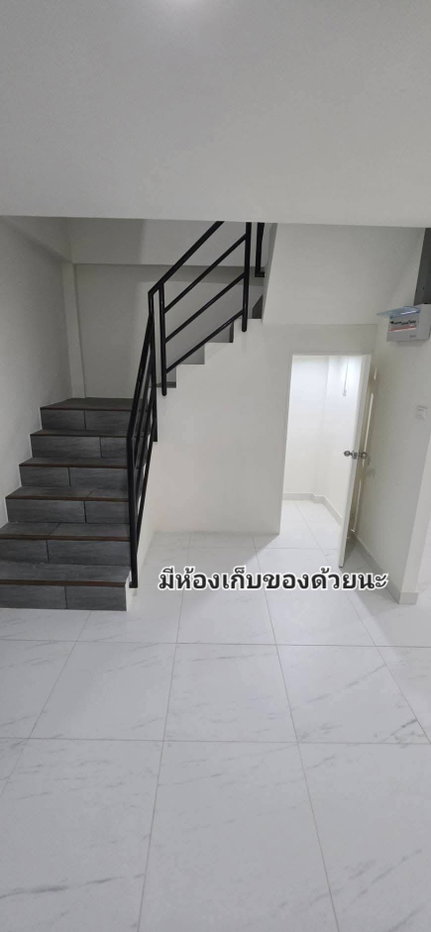 รูป รีโนเวทใหม่ทั้งหลัง! ทาวน์โฮม 3 ชั้น 4 ห้องนอน ใกล้ MRT สายสีชมพู พร้อมเข้าอยู่ - รูปที่ 9/14
