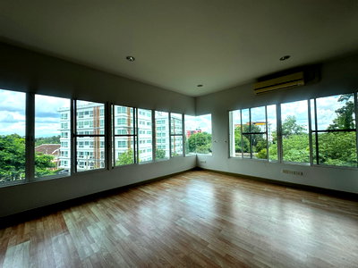 ขายคอนโด : ขายด่วน ห้องมุม Rare Duplex 2 ชั้น 180 ตร.ม. วิวสวน รับแสงธรรมชาติเต็มที่ ทำเลที่อยู่อาศัย น้ำไม่ท่วม ราคาต่อตร.ม. ต่ำกว่าค่าเฉลี่ย