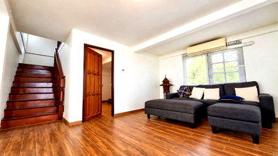 เช่าบ้านเดี่ยว กรุงเทพมหานคร : LTH16182 - Pet Friendly House for Rent Sukhumvit 22 | 200 sq.m. | 2 Beds + 1 Flexible Room | 3 Baths | 2 Parking | 150K