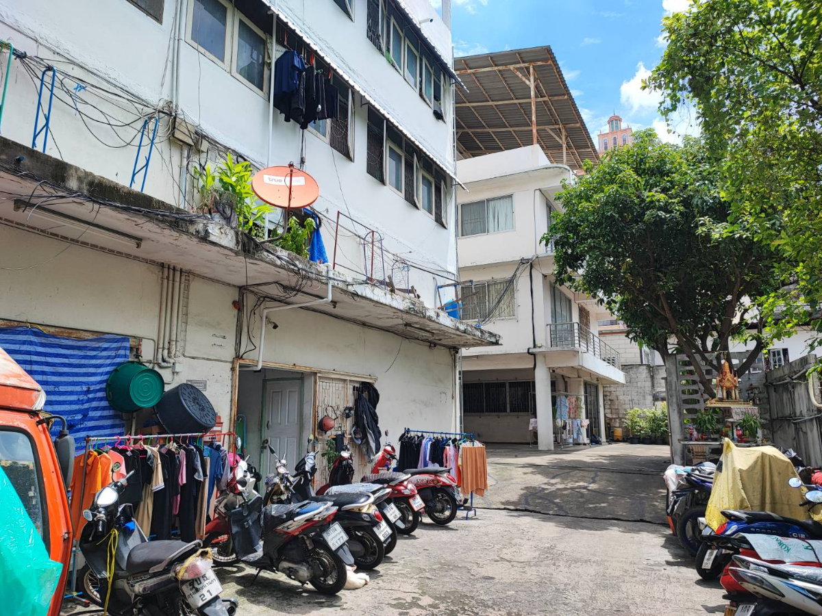 รูป ขายตึก 5 ชั้น 2 ตึก ตรงข้ามศูนย์ประชุมฯ สิริกิติ์ เหมาะทำ Business Hotel หรือ Air BNB - รูปที่ 2/8