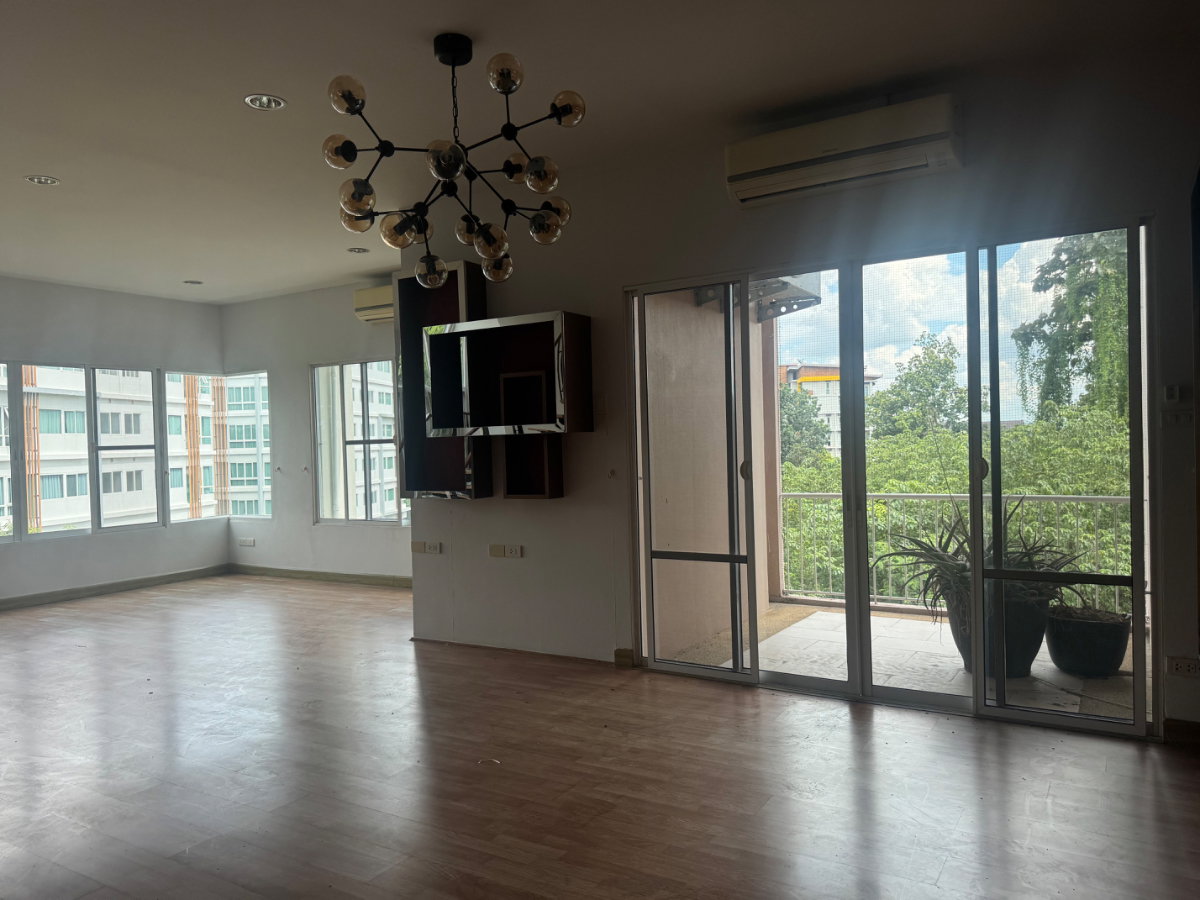 picture Bright Corner Duplex with Open Floor Plan & Abundant Natural Light — Quiet Residential Area, Flood-Free & Great Value per Sq.m. - 2/11