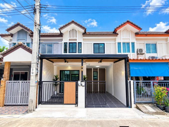 3-bed townhouse for sale, 23.3 sq wah, Pruksa Ville 34 Petchkasem 110