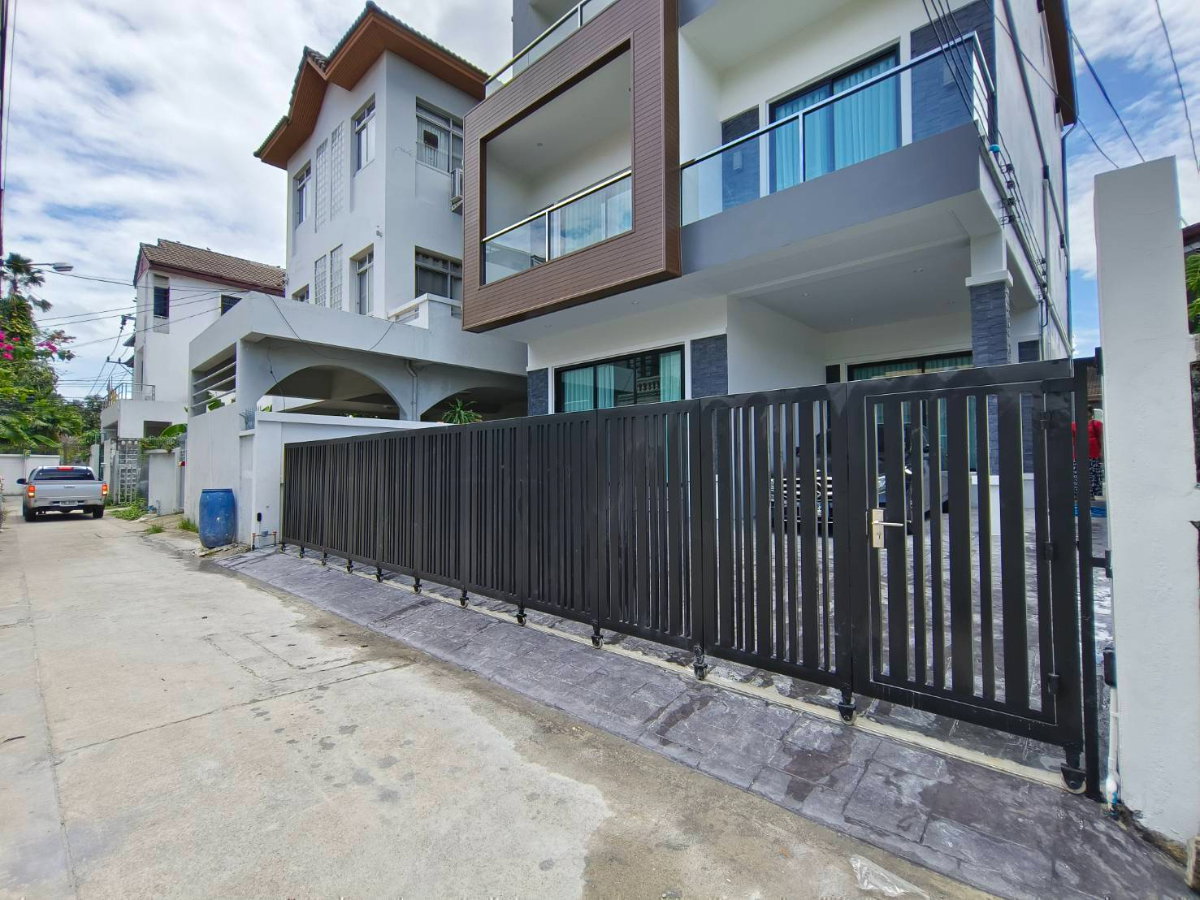 รูป บ้านเดี่ยว 3 ชั้น สุขุมวิท 65  ใกล้ BTS เอกมัย เฟอร์ครบ 4 ห้องนอน 6 ห้องน้ำ 330 ตรม 3ชั้น - รูปที่ 56/60