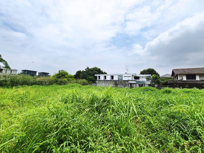 Land for sale, 200 sq wah, Baan Ueasuk Pattanakarn 56