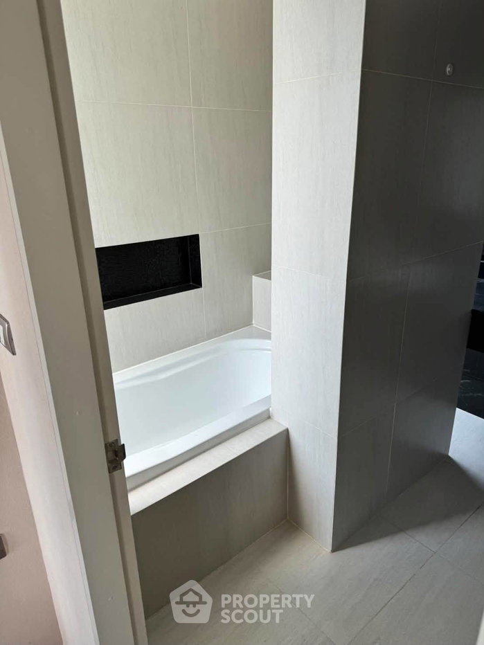 picture 2-BR Condo at Tree Condo Ekamai near BTS Ekkamai (ID 3309433) - 9/11