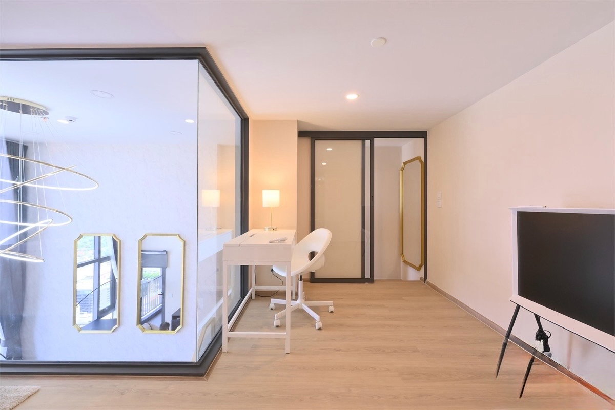 รูป Condo ย่านพระราม 4 เชื่อมอโศก | ห้องใหม่ | ชั้นสูง | วิวสูง | เงียบสงบ - รูปที่ 9/13