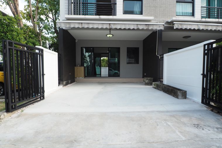 ขายทาวน์โฮม 3 ห้องนอน 149 ตร.ม. 18.4 ตร.ว. บ้านกลางเมือง พระราม9 - รามคำแหง
