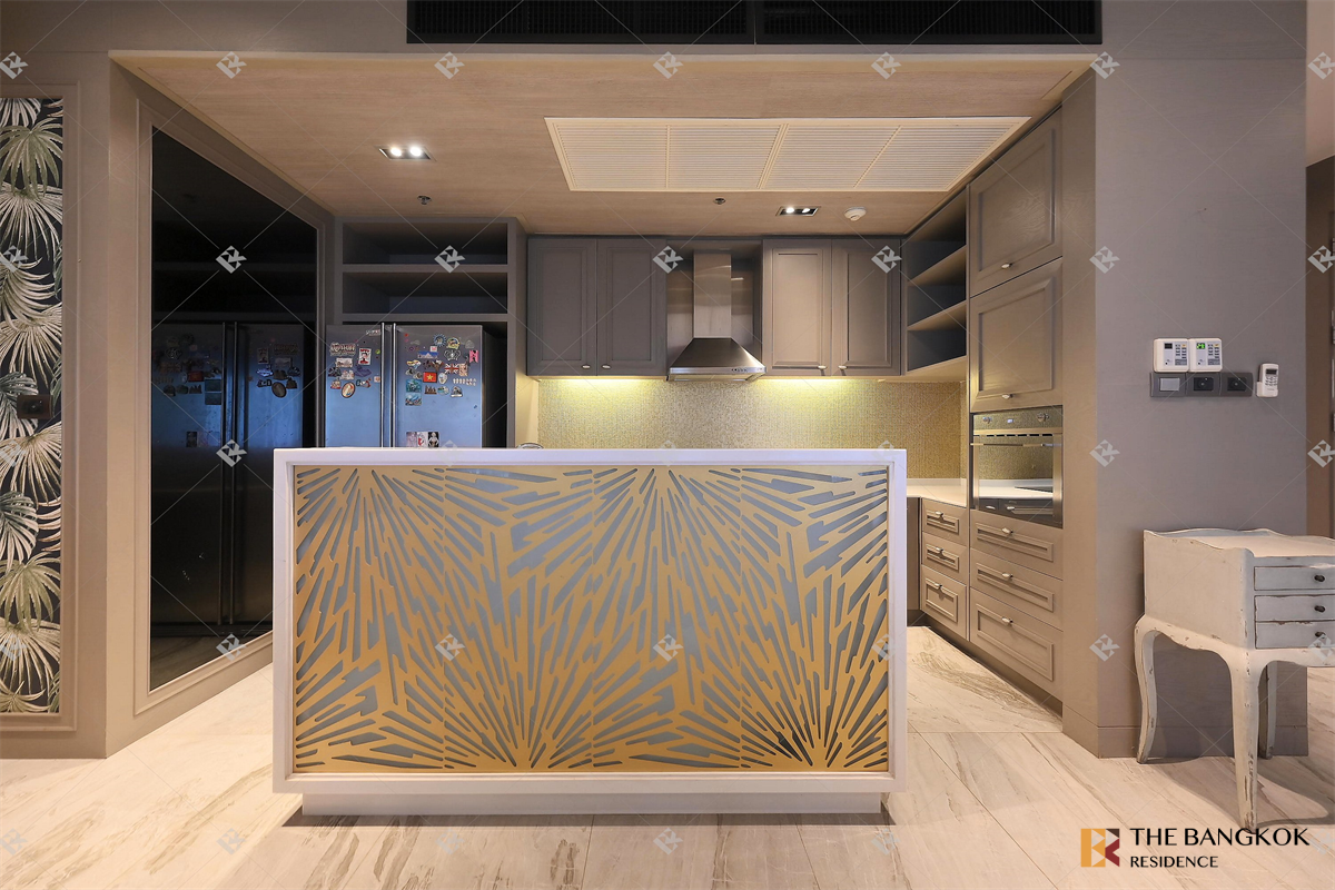 picture Luxuriously Elevated Unit The Emporio Place - 7/10