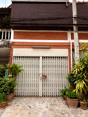ทาวน์โฮม กรุงเทพมหานคร : ขายทาวน์เฮ้าส์ 3 ชั้น เพชรเกษม 48 แยก 49 ซอยแหลมทอง 4 นอน 3 น้ำ ใกล้ MRT พร้อมผู้เช่า เจ้าของขายเอง 