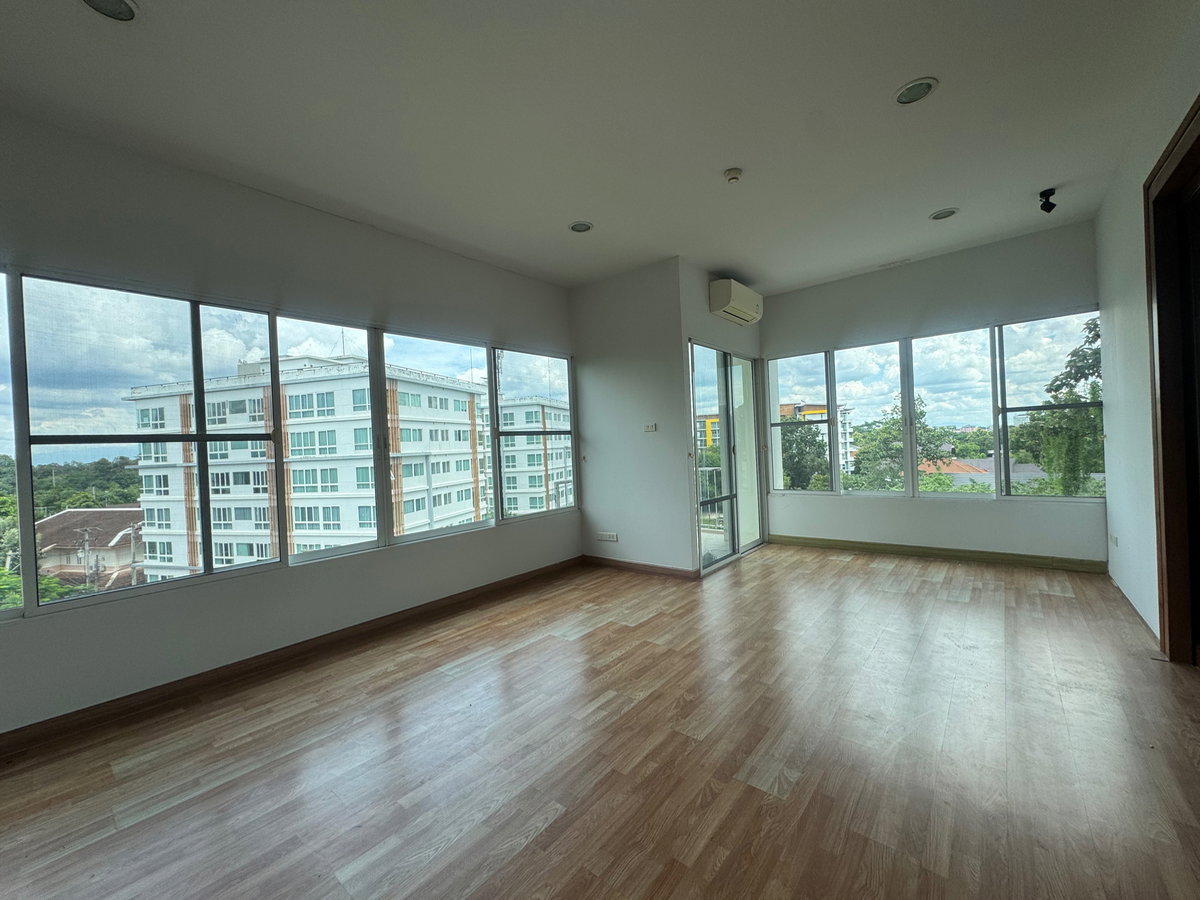 picture Bright Corner Duplex with Open Floor Plan & Abundant Natural Light — Quiet Residential Area, Flood-Free & Great Value per Sq.m. - 6/11