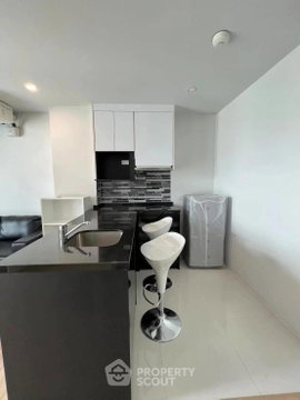 1-BR Condo at The Bangkok Sathorn near BTS Surasak (ID 2884768)