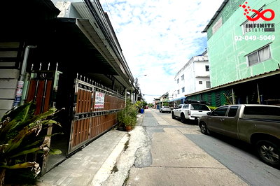 ทาวน์โฮม กรุงเทพมหานคร : ขายทาวน์เฮาส์ 2.5 ชั้น 32 ตร.ว. หมู่บ้านชมเดือน 3 ซอยอ่อนนุช 59/1 สุขุมวิท 77  มีชั้นลอย+ดาดฟ้า 