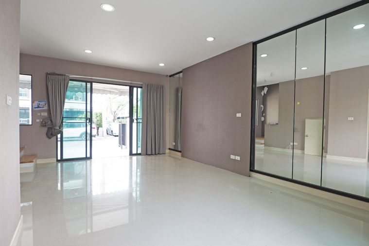 ขายทาวน์โฮม 3 ห้องนอน 149 ตร.ม. 18.4 ตร.ว. บ้านกลางเมือง พระราม9 - รามคำแหง