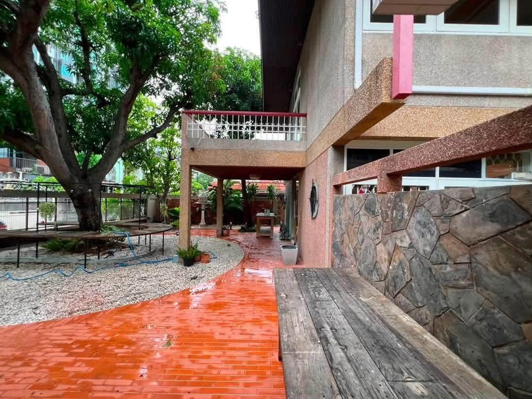 รูป ✨ บ้านสวนให้เช่า ใจกลางเอกมัย12 เพียง 350เมตร ถึง ดองกิมอลล์ทองหล่อ สามารถเปิดร้านหรือทำคาเฟ่ได้ ✨ - รูปที่ 5/8