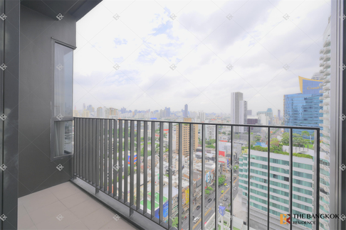 Condo in High-potential, Central City Location HQ By Sansiri