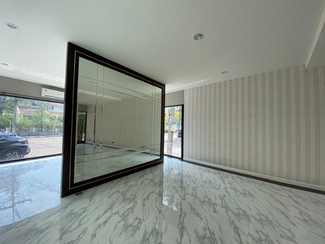 รูป ให้เช่าสำนักงาน / Home Office / Showroom / บ้าน 2 ชั้น ซอยพหลโยธิน 60 จอดรถได้ 4-5 คัน เหมาะเป็นสำนักงาน , Online Office จดบริษัทได้ - รูปที่ 8/19