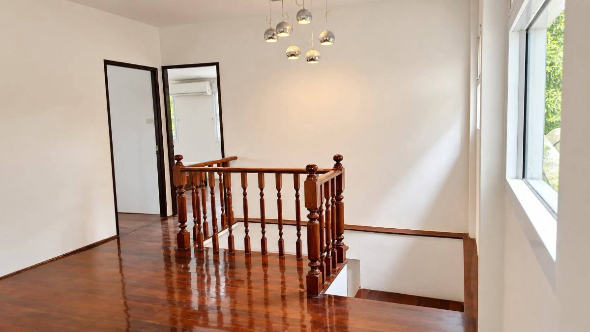 รูป LTH16182 - Pet Friendly House for Rent Sukhumvit 22 | 200 sq.m. | 2 Beds + 1 Flexible Room | 3 Baths | 2 Parking | 150K - รูปที่ 7/8