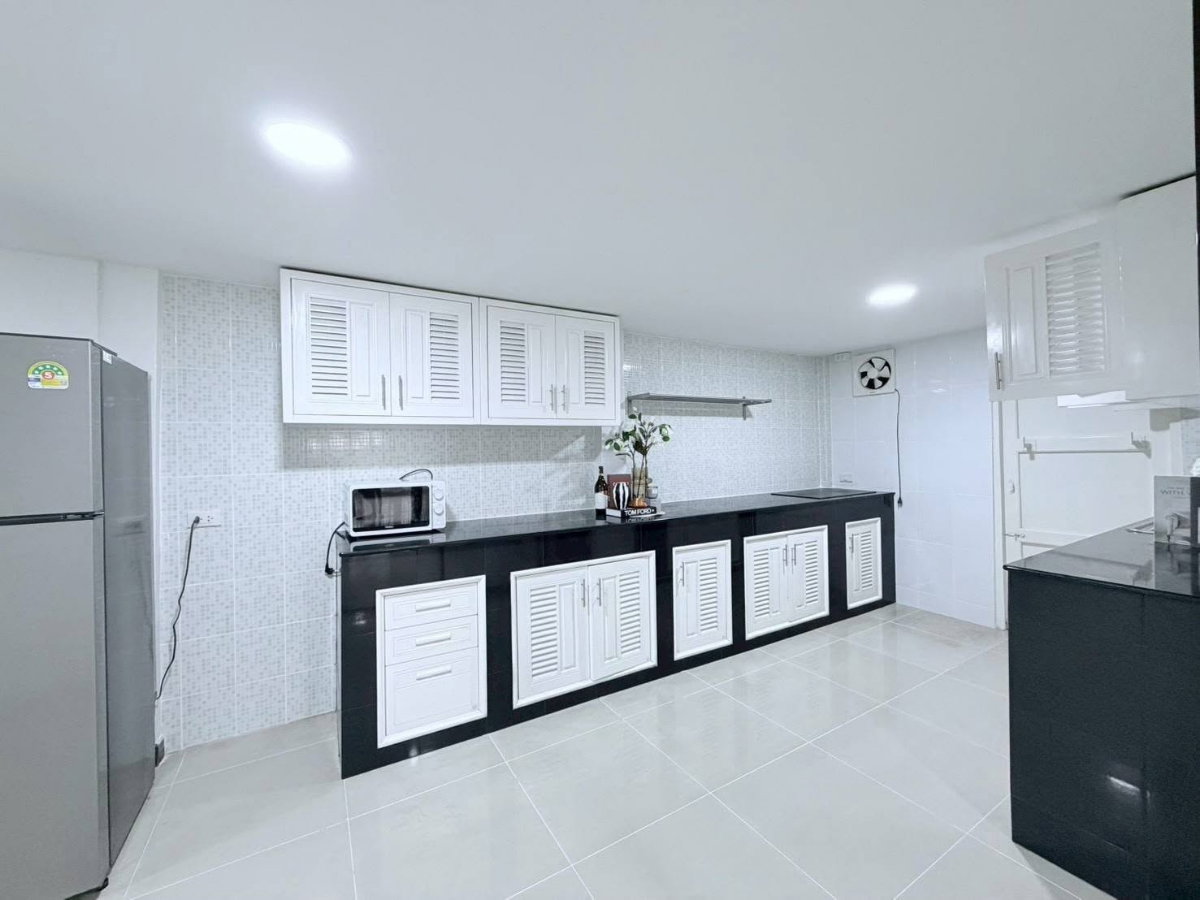 รูป ให้เช่า บ้านเดี่ยว ใจกลางรัชดา–ห้วยขวาง | 6 ห้องนอน 4 ห้องน้ำ | Pet Friendly | รับต่างชาติ | ใกล้โรงเรียนนานาชาติ - รูปที่ 7/24